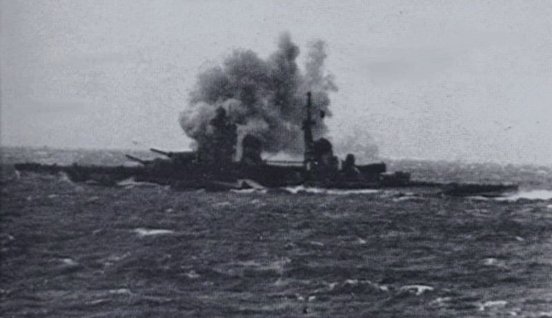 File:Gorizia firing on RN destroyers.jpg
