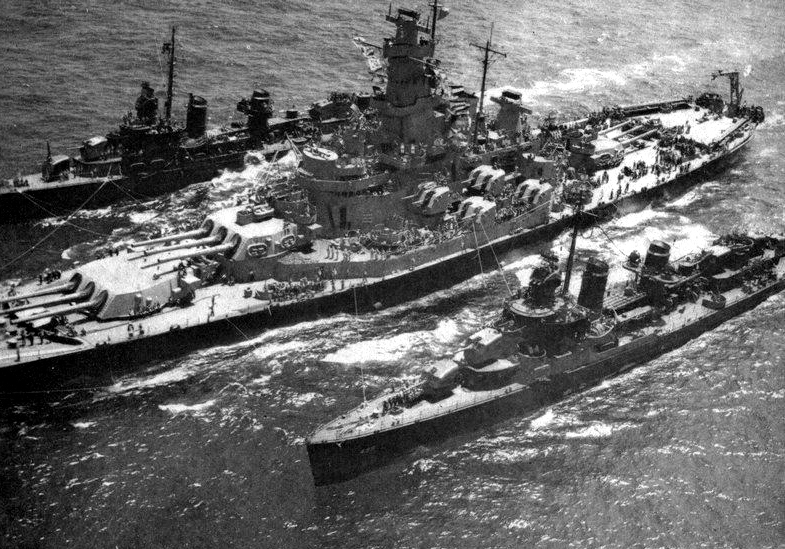 File:USS Massachusetts (BB-59) refuels Fletcher class destroyers 1945.jpg