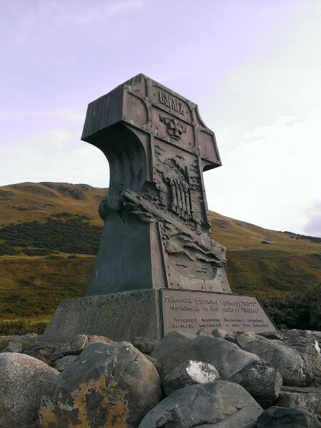File:Varyag Memorial Monument 2014.jpg
