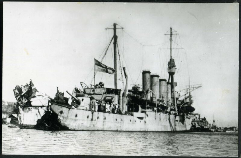 File:HMS Weymouth torp .jpg