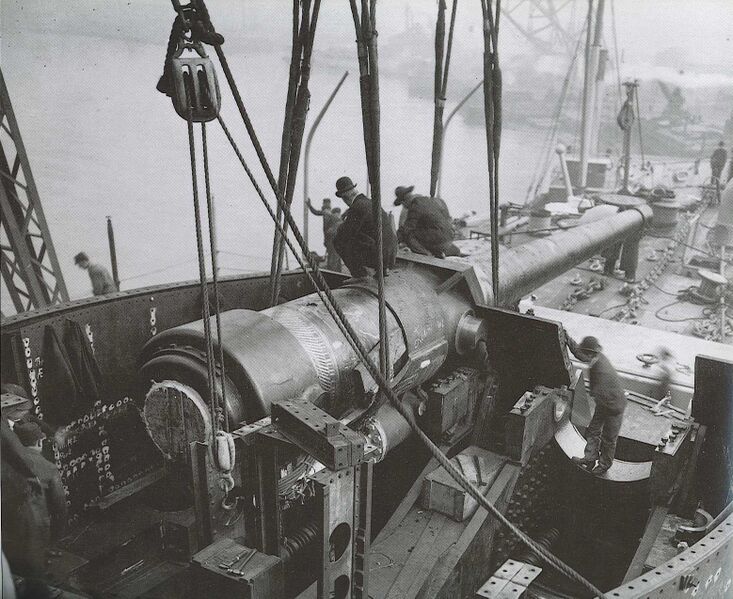 File:305mm-45 mk5 gun.jpg